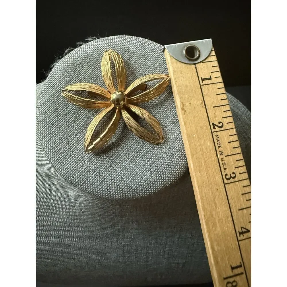 Vintage MCM Mid Century Modern Gold Tone Flower Brooch Pin Capsule Old Money
